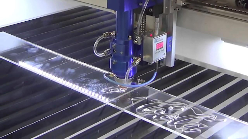 Cách cắt nhựa cứng Mica bằng máy Laser